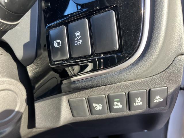 アウトランダーPHEV Gリミテッドエディション 4WD 純正SDナビ ステアリングスイッチ バックカメラ パドルシフト アクティブクルーズコントロール ハンドルヒーター クリアランスソナー ハーフレザーシート 前席シートヒーター LEDヘッドライト(9枚目)