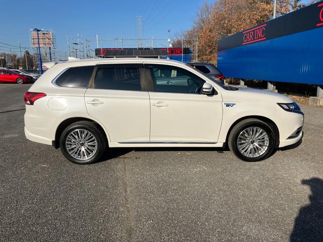 アウトランダーPHEV Gリミテッドエディション 4WD 純正SDナビ ステアリングスイッチ バックカメラ パドルシフト アクティブクルーズコントロール ハンドルヒーター クリアランスソナー ハーフレザーシート 前席シートヒーター LEDヘッドライト(15枚目)