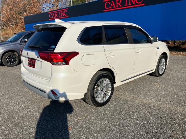 アウトランダーPHEV Gリミテッドエディション 4WD 純正SDナビ ステアリングスイッチ バックカメラ パドルシフト アクティブクルーズコントロール ハンドルヒーター クリアランスソナー ハーフレザーシート 前席シートヒーター LEDヘッドライト(16枚目)