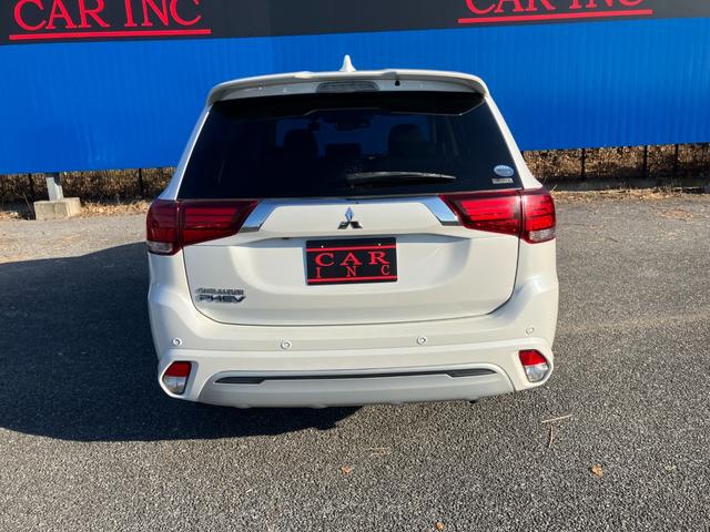 アウトランダーPHEV Gリミテッドエディション 4WD 純正SDナビ ステアリングスイッチ バックカメラ パドルシフト アクティブクルーズコントロール ハンドルヒーター クリアランスソナー ハーフレザーシート 前席シートヒーター LEDヘッドライト(17枚目)