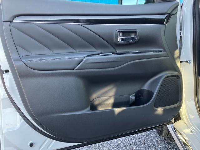 アウトランダーPHEV Gリミテッドエディション 4WD 純正SDナビ ステアリングスイッチ バックカメラ パドルシフト アクティブクルーズコントロール ハンドルヒーター クリアランスソナー ハーフレザーシート 前席シートヒーター LEDヘッドライト(22枚目)
