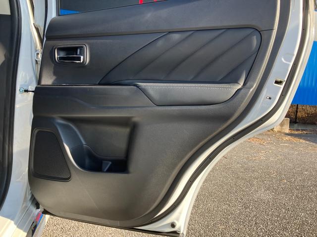 アウトランダーPHEV Gリミテッドエディション 4WD 純正SDナビ ステアリングスイッチ バックカメラ パドルシフト アクティブクルーズコントロール ハンドルヒーター クリアランスソナー ハーフレザーシート 前席シートヒーター LEDヘッドライト(30枚目)