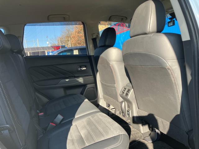 アウトランダーPHEV Gリミテッドエディション 4WD 純正SDナビ ステアリングスイッチ バックカメラ パドルシフト アクティブクルーズコントロール ハンドルヒーター クリアランスソナー ハーフレザーシート 前席シートヒーター LEDヘッドライト(31枚目)