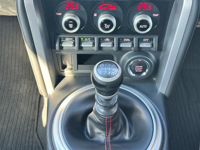 ＢＲＺ Ｓ　６速ＭＴ　オートクルーズコントロール　ＬＥＤヘッドライト　革シート　プッシュスタート（7枚目）