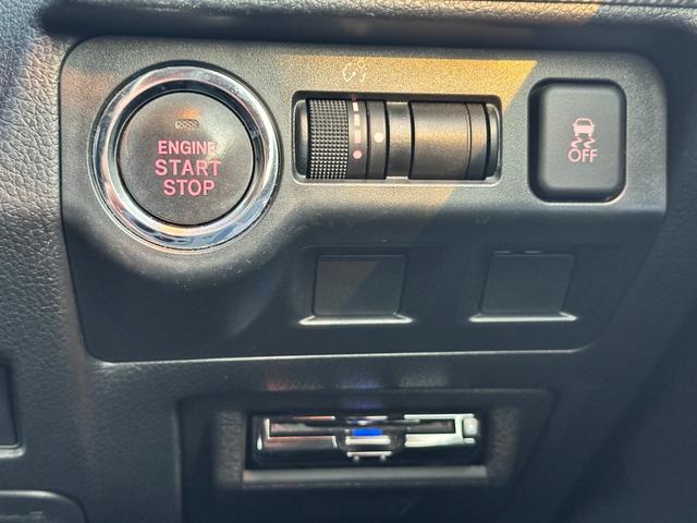 レヴォーグ １．６ＧＴ－Ｓアイサイト　４ＷＤ　パドルシフト　純正ＳＤナビ　ステアリングスイッチ　パーキングアシスト　アクティブクルーズコントロール　クリアランスソナー　バックカメラ　左サイドカメラ　衝突被害軽減ブレーキ　レーンアシスト（8枚目）