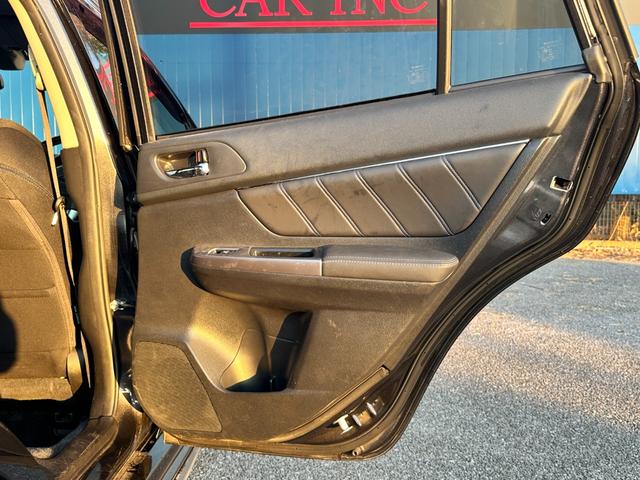 レヴォーグ １．６ＧＴ－Ｓアイサイト　４ＷＤ　パドルシフト　純正ＳＤナビ　ステアリングスイッチ　パーキングアシスト　アクティブクルーズコントロール　クリアランスソナー　バックカメラ　左サイドカメラ　衝突被害軽減ブレーキ　レーンアシスト（24枚目）