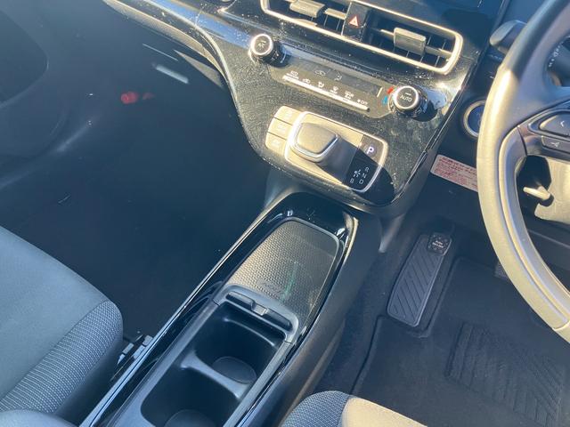 アクア Ｇ　純正メモリナビ　Ｂｌｕｅｔｏｏｔｈオーディオ　ステアリングスイッチ　バックカメラ　アクティブクルーズコントロール　クリアランスソナー　衝突被害軽減ブレーキ　オートハイビーム　ＬＥＤヘッドライト　ＥＴＣ（8枚目）