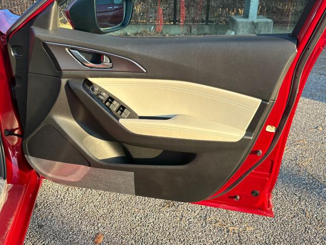 アクセラスポーツ １５ＸＤ　Ｌパッケージ　ワンオーナー　ヘッドアップディスプレイ　アクティブクルーズコントロール　クリアランスソナー　ブラインドスポット　純正ＳＤナビ　Ｂｌｕｅｔｏｏｔｈ接続　フルセグＴＶ　ステアリングスイッチ　バックカメラ（25枚目）