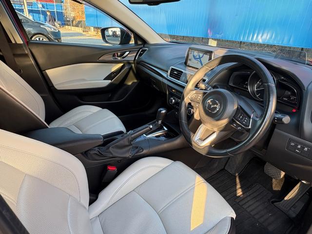 アクセラスポーツ １５ＸＤ　Ｌパッケージ　ワンオーナー　ヘッドアップディスプレイ　アクティブクルーズコントロール　クリアランスソナー　ブラインドスポット　純正ＳＤナビ　Ｂｌｕｅｔｏｏｔｈ接続　フルセグＴＶ　ステアリングスイッチ　バックカメラ（26枚目）