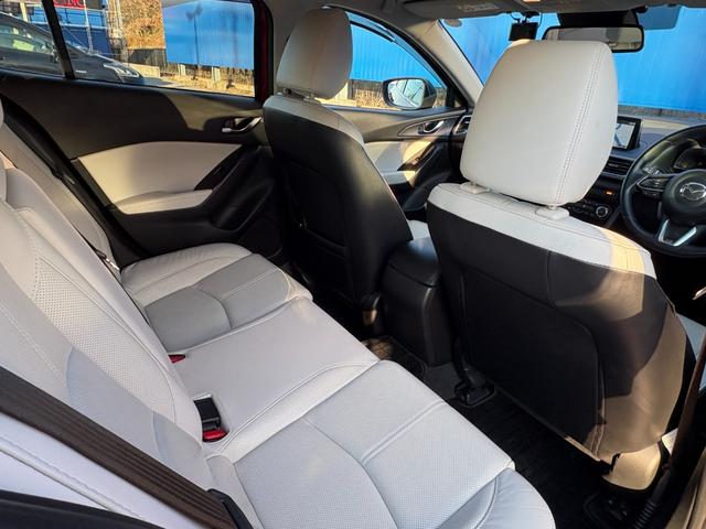 アクセラスポーツ １５ＸＤ　Ｌパッケージ　ワンオーナー　ヘッドアップディスプレイ　アクティブクルーズコントロール　クリアランスソナー　ブラインドスポット　純正ＳＤナビ　Ｂｌｕｅｔｏｏｔｈ接続　フルセグＴＶ　ステアリングスイッチ　バックカメラ（29枚目）