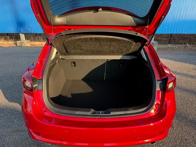 アクセラスポーツ １５ＸＤ　Ｌパッケージ　ワンオーナー　ヘッドアップディスプレイ　アクティブクルーズコントロール　クリアランスソナー　ブラインドスポット　純正ＳＤナビ　Ｂｌｕｅｔｏｏｔｈ接続　フルセグＴＶ　ステアリングスイッチ　バックカメラ（31枚目）