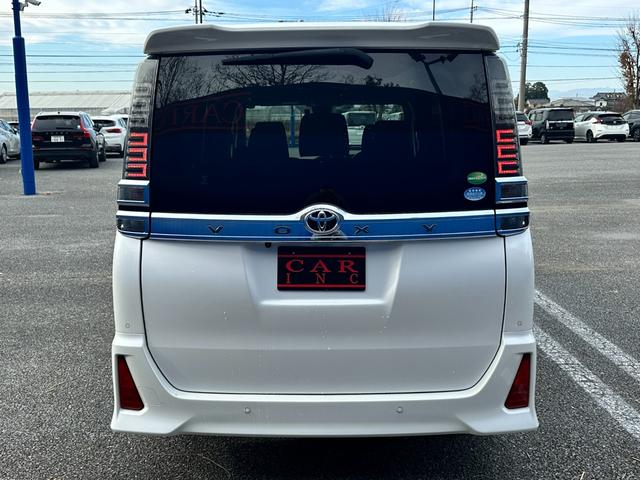 ヴォクシー ＺＳ　煌ＩＩ　両側パワースライドドア　フロントモデリスタエアロ　ＳＤナビ　Ｂｌｕｅｔｏｏｔｈオーディオ　フルセグＴＶ　ステアリングスイッチ　バックカメラ　フリップダウンモニター　パーキングアシスト　ＥＴＣ（12枚目）