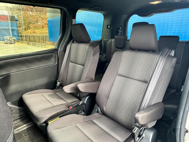 ヴォクシー ＺＳ　煌ＩＩ　両側パワースライドドア　フロントモデリスタエアロ　ＳＤナビ　Ｂｌｕｅｔｏｏｔｈオーディオ　フルセグＴＶ　ステアリングスイッチ　バックカメラ　フリップダウンモニター　パーキングアシスト　ＥＴＣ（20枚目）