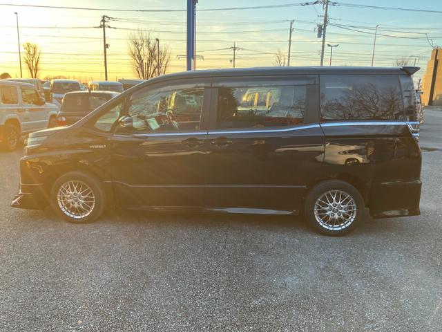 ヴォクシー ハイブリッドＺＳ　両側パワースライドドア　トヨタセーフティセンス　オートクルーズコントロール　純正ナビ　フリップダウンモニター　Ｂｌｕｅｔｏｏｔｈオーディオ　フルセグＴＶ　ステアリングスイッチ　バックカメラ　ＥＴＣ（8枚目）