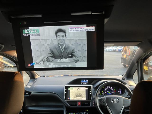 ヴォクシー ハイブリッドＺＳ　両側パワースライドドア　トヨタセーフティセンス　オートクルーズコントロール　純正ナビ　フリップダウンモニター　Ｂｌｕｅｔｏｏｔｈオーディオ　フルセグＴＶ　ステアリングスイッチ　バックカメラ　ＥＴＣ（29枚目）