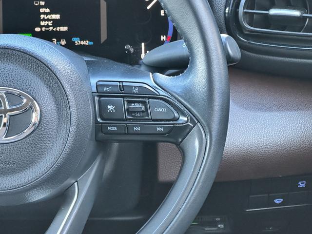 ヤリスクロス ハイブリッドＺ　純正ディスプレイオーディオ　Ｂｌｕｅｔｏｏｔｈオーディオ　フルセグＴＶ　アラウンドビューモニター　ステアリングスイッチ　アダプティブクルーズコントロール　衝突被害軽減ブレーキ　レーンアシスト　ＥＴＣ（5枚目）