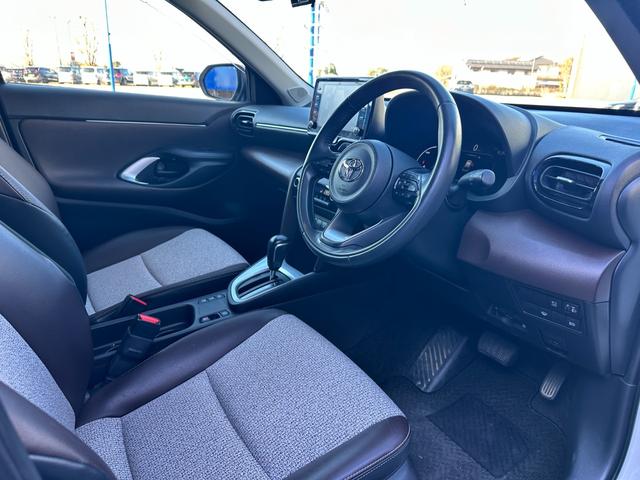 ヤリスクロス ハイブリッドＺ　純正ディスプレイオーディオ　Ｂｌｕｅｔｏｏｔｈオーディオ　フルセグＴＶ　アラウンドビューモニター　ステアリングスイッチ　アダプティブクルーズコントロール　衝突被害軽減ブレーキ　レーンアシスト　ＥＴＣ（30枚目）