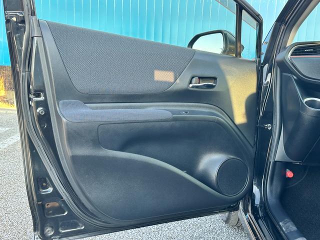 シエンタ ハイブリッドＧ　両側パワスラ　純正ＴＲＤフルエアロ　クリアランスソナー　社外ナビ　Ｂｌｕｅｔｏｏｔｈオーディオ　フルセグＴＶ　ステアリングスイッチ　レーンアシスト　ＥＴＣ　レーンキープアシスト　衝突被害軽減ブレーキ（21枚目）