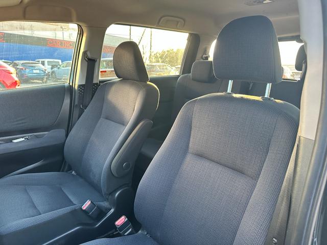 シエンタ ハイブリッドＧ　両側パワスラ　純正ＴＲＤフルエアロ　クリアランスソナー　社外ナビ　Ｂｌｕｅｔｏｏｔｈオーディオ　フルセグＴＶ　ステアリングスイッチ　レーンアシスト　ＥＴＣ　レーンキープアシスト　衝突被害軽減ブレーキ（23枚目）