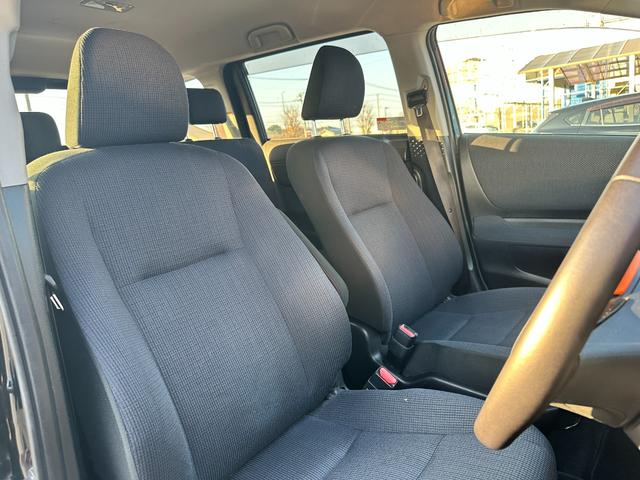 シエンタ ハイブリッドＧ　両側パワスラ　純正ＴＲＤフルエアロ　クリアランスソナー　社外ナビ　Ｂｌｕｅｔｏｏｔｈオーディオ　フルセグＴＶ　ステアリングスイッチ　レーンアシスト　ＥＴＣ　レーンキープアシスト　衝突被害軽減ブレーキ（32枚目）