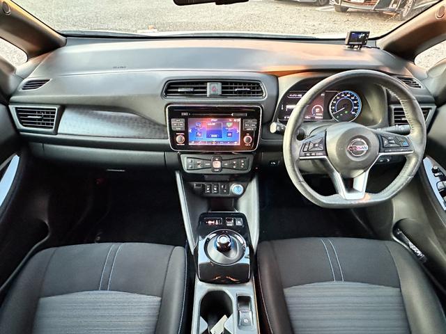 リーフ Ｇ　純正ナビ　Ｂｌｕｅｔｏｏｔｈオーディオ　フルセグＴＶ　アラウンドビューモニター　ヘッドアップディスプレイ　アダプティブクルーズコントロール　パーキングアシスト　クリアランスソナー　ブラインドスポット（3枚目）