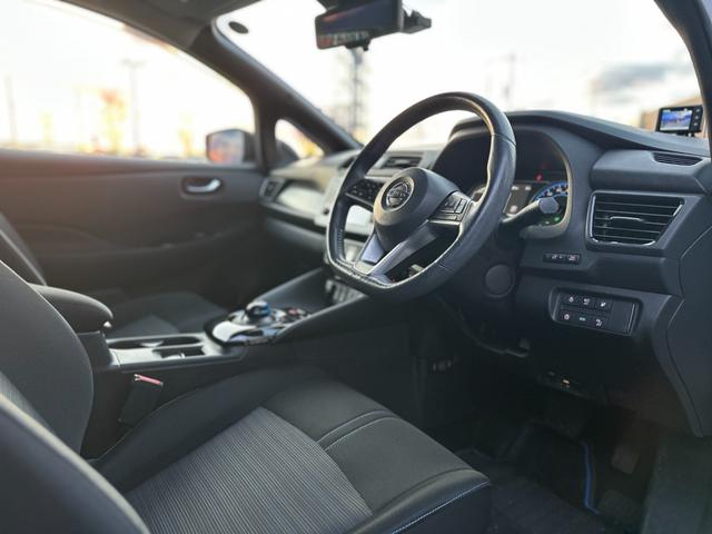 リーフ Ｇ　純正ナビ　Ｂｌｕｅｔｏｏｔｈオーディオ　フルセグＴＶ　アラウンドビューモニター　ヘッドアップディスプレイ　アダプティブクルーズコントロール　パーキングアシスト　クリアランスソナー　ブラインドスポット（32枚目）