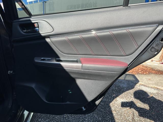 レヴォーグ １．６ＳＴＩスポーツアイサイト　４ＷＤ　純正ＳＤナビ　Ｂｌｕｅｔｏｏｔｈオーディオ　フルセグＴＶ　ステアリングスイッチ　アクティブクルーズコントロール　パーキングアシスト　クリアランスソナー　ブラインドスポット　本革シート（13枚目）