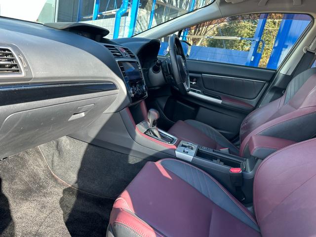 レヴォーグ １．６ＳＴＩスポーツアイサイト　４ＷＤ　純正ＳＤナビ　Ｂｌｕｅｔｏｏｔｈオーディオ　フルセグＴＶ　ステアリングスイッチ　アクティブクルーズコントロール　パーキングアシスト　クリアランスソナー　ブラインドスポット　本革シート（17枚目）