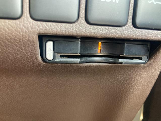 アウトランダーＰＨＥＶ Ｇプレミアムパッケージ　４ＷＤ　純正ナビ　Ｂｌｕｅｔｏｏｔｈオーディオ　フルセグＴＶ　アラウンドビューモニター　フリップダウン　クリアランスソナー　ブラインドスポット　革シート　ＬＥＤヘッドライト　パワーシート　ＥＴＣ（9枚目）