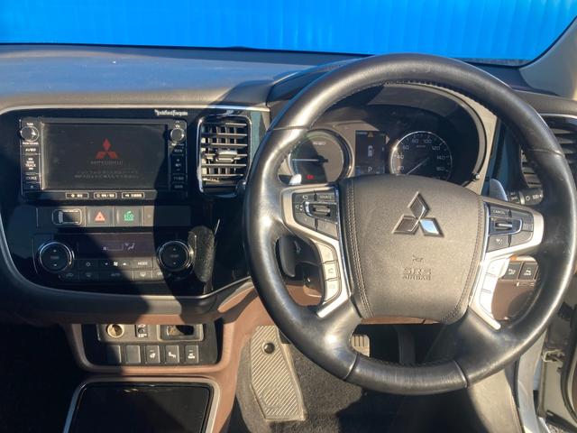アウトランダーＰＨＥＶ Ｇプレミアムパッケージ　４ＷＤ　純正ナビ　Ｂｌｕｅｔｏｏｔｈオーディオ　フルセグＴＶ　アラウンドビューモニター　フリップダウン　クリアランスソナー　ブラインドスポット　革シート　ＬＥＤヘッドライト　パワーシート　ＥＴＣ（32枚目）