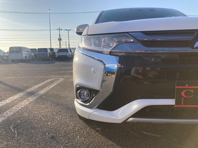 アウトランダーＰＨＥＶ Ｇプレミアムパッケージ　４ＷＤ　純正ナビ　Ｂｌｕｅｔｏｏｔｈオーディオ　フルセグＴＶ　アラウンドビューモニター　フリップダウン　クリアランスソナー　ブラインドスポット　革シート　ＬＥＤヘッドライト　パワーシート　ＥＴＣ（46枚目）