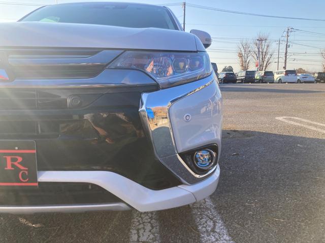 アウトランダーＰＨＥＶ Ｇプレミアムパッケージ　４ＷＤ　純正ナビ　Ｂｌｕｅｔｏｏｔｈオーディオ　フルセグＴＶ　アラウンドビューモニター　フリップダウン　クリアランスソナー　ブラインドスポット　革シート　ＬＥＤヘッドライト　パワーシート　ＥＴＣ（47枚目）