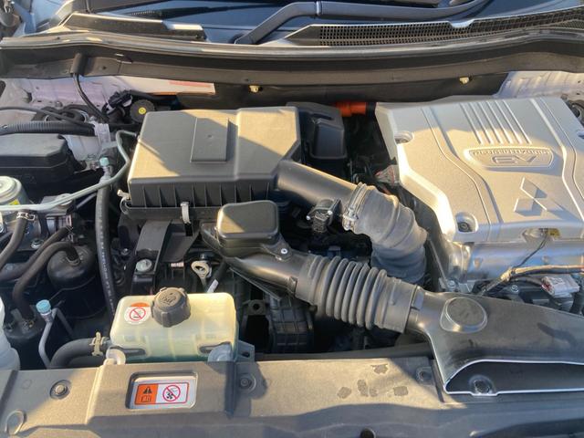 アウトランダーＰＨＥＶ Ｇプレミアムパッケージ　４ＷＤ　純正ナビ　Ｂｌｕｅｔｏｏｔｈオーディオ　フルセグＴＶ　アラウンドビューモニター　フリップダウン　クリアランスソナー　ブラインドスポット　革シート　ＬＥＤヘッドライト　パワーシート　ＥＴＣ（62枚目）