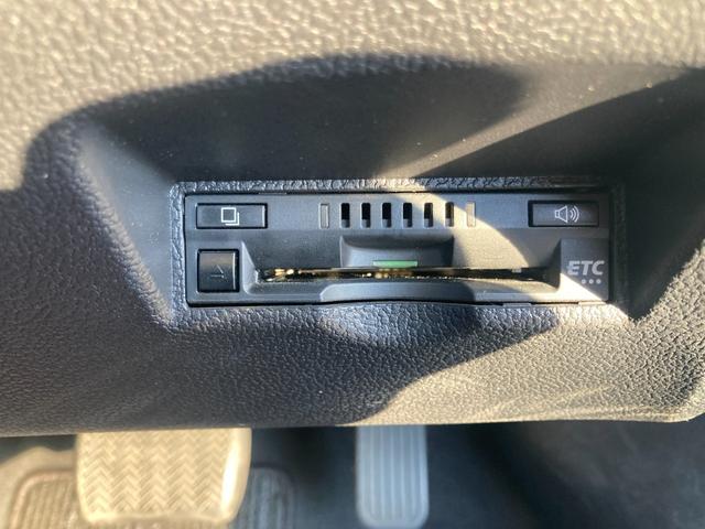 プリウス Ｓ　アクティブクルーズコントロール　レーンアシスト　パーキングアシスト　クリアランスソナー　純正ＳＤナビ　Ｂｌｕｅｔｏｏｔｈオーディオ　ワンセグＴＶ　　ステアリングスイッチ　バックカメラ　ＥＴＣ（8枚目）