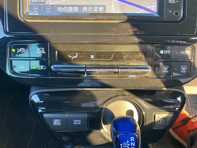 プリウス Ｓ　アクティブクルーズコントロール　レーンアシスト　パーキングアシスト　クリアランスソナー　純正ＳＤナビ　Ｂｌｕｅｔｏｏｔｈオーディオ　ワンセグＴＶ　　ステアリングスイッチ　バックカメラ　ＥＴＣ（9枚目）