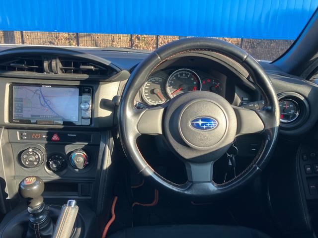 ＢＲＺ Ｒ　カスタマイズパッケージ　６速ＭＴ　ＳＴＩフルエアロ　ＳＴＩマフラー　ＳＴＩタワーバー　水温計　１６インチエンケイアルミホイール　純正メモリーナビ　地デジ　バックカメラ　ＬＥＤヘッドライト　ＥＴＣ（17枚目）