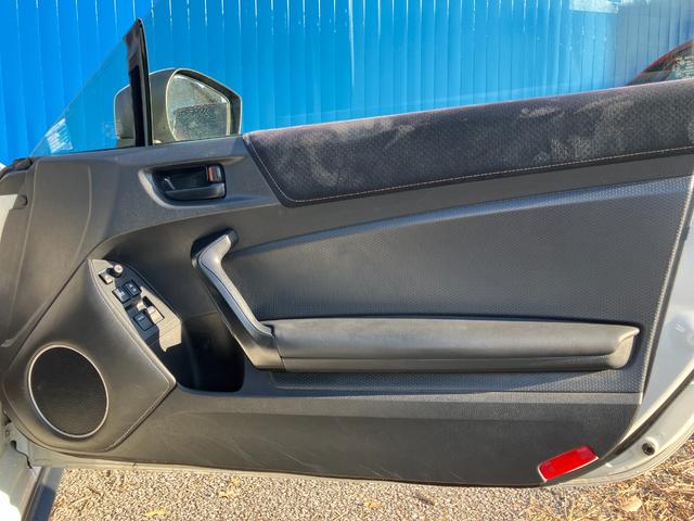 ＢＲＺ Ｒ　カスタマイズパッケージ　６速ＭＴ　ＳＴＩフルエアロ　ＳＴＩマフラー　ＳＴＩタワーバー　水温計　１６インチエンケイアルミホイール　純正メモリーナビ　地デジ　バックカメラ　ＬＥＤヘッドライト　ＥＴＣ（37枚目）