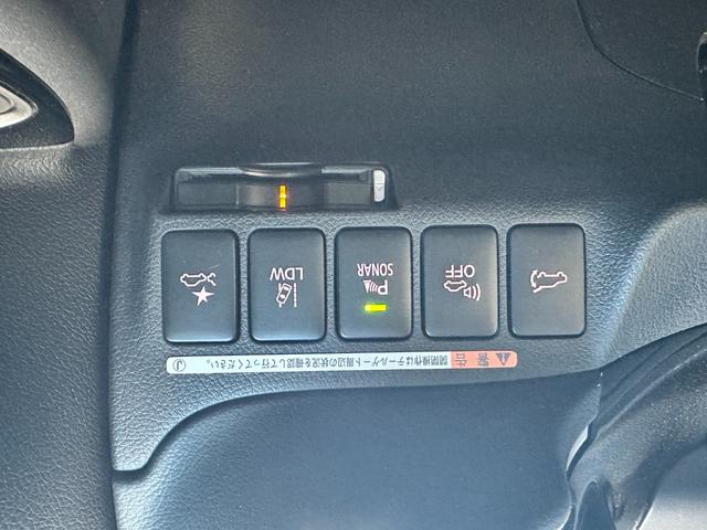 アウトランダーPHEV Gナビパッケージ 4WD サンルーフ アクティブクルーズコントロール 純正SDナビ Bluetoothオーディオ 全方位カメラ ステアリングスイッチ クリアランスソナー ブラインドスポット パワーバックドア(10枚目)