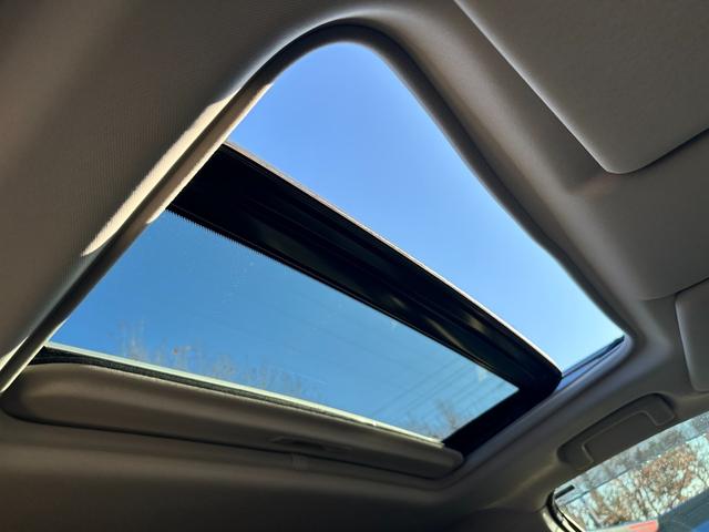 アウトランダーPHEV Gナビパッケージ 4WD サンルーフ アクティブクルーズコントロール 純正SDナビ Bluetoothオーディオ 全方位カメラ ステアリングスイッチ クリアランスソナー ブラインドスポット パワーバックドア(11枚目)