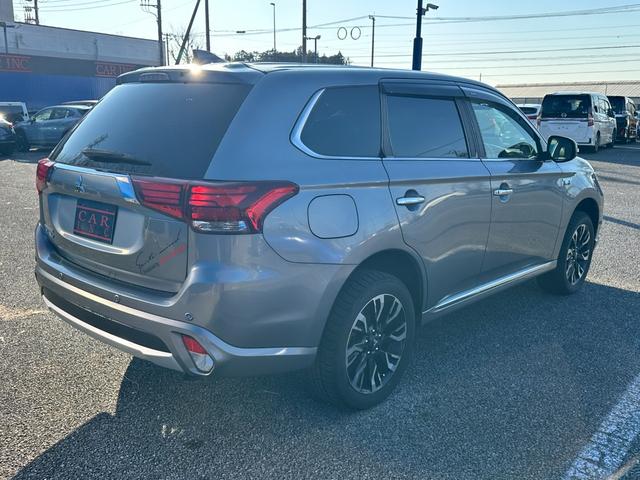 アウトランダーPHEV Gナビパッケージ 4WD サンルーフ アクティブクルーズコントロール 純正SDナビ Bluetoothオーディオ 全方位カメラ ステアリングスイッチ クリアランスソナー ブラインドスポット パワーバックドア(16枚目)