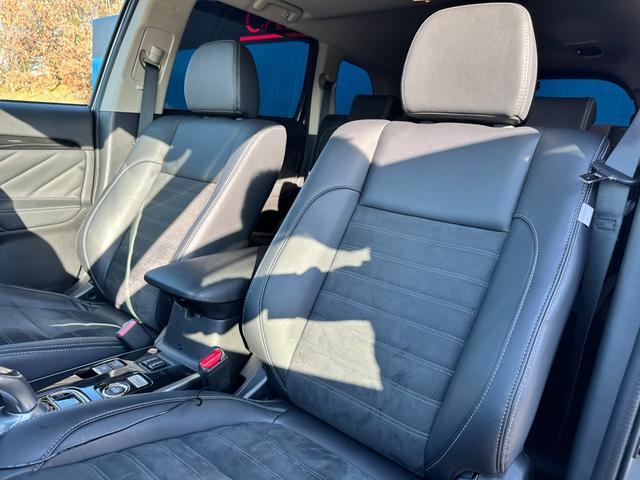 アウトランダーPHEV Gナビパッケージ 4WD サンルーフ アクティブクルーズコントロール 純正SDナビ Bluetoothオーディオ 全方位カメラ ステアリングスイッチ クリアランスソナー ブラインドスポット パワーバックドア(23枚目)