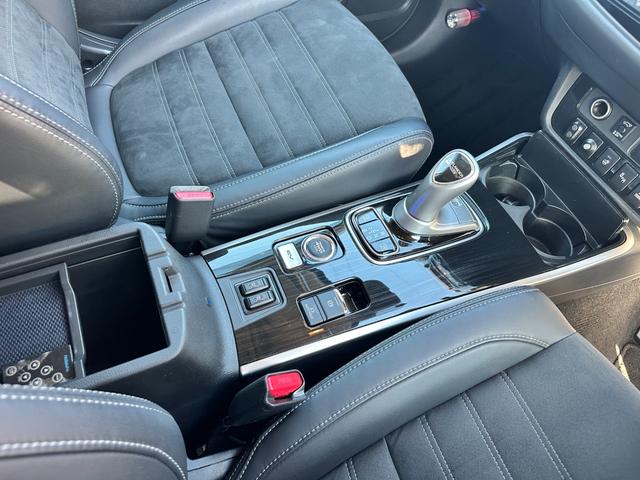 アウトランダーPHEV Gナビパッケージ 4WD サンルーフ アクティブクルーズコントロール 純正SDナビ Bluetoothオーディオ 全方位カメラ ステアリングスイッチ クリアランスソナー ブラインドスポット パワーバックドア(44枚目)