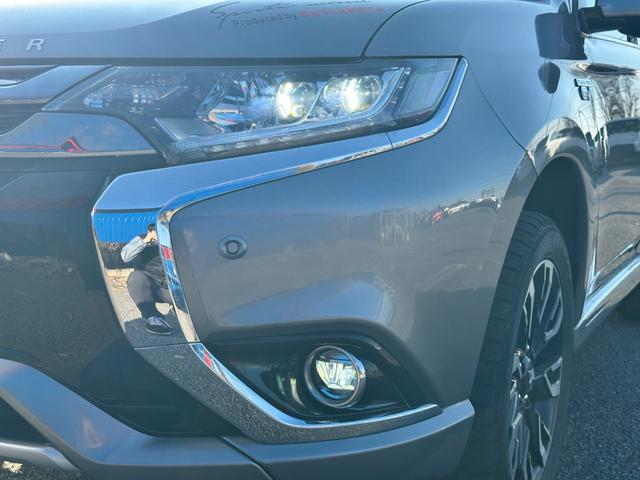 アウトランダーPHEV Gナビパッケージ 4WD サンルーフ アクティブクルーズコントロール 純正SDナビ Bluetoothオーディオ 全方位カメラ ステアリングスイッチ クリアランスソナー ブラインドスポット パワーバックドア(51枚目)