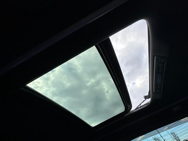 ヴェルファイア ２．５Ｚ　Ａエディション　ゴールデンアイズ　サンルーフ　後席モニター　純正１０型ナビ　社外エアサス　社外エアロ　バックカメラ　フルセグＴＶ　両側電動スライドドア　電動リアゲート　１００Ｖ電源　クルコン　シートカバー　ＬＥＤヘッドライト（2枚目）