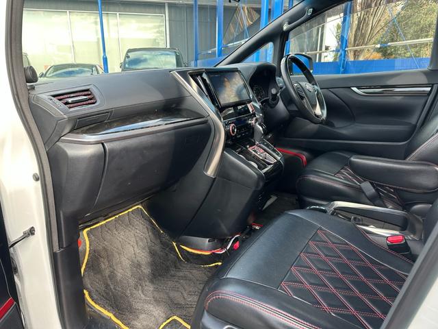 ヴェルファイア ２．５Ｚ　Ａエディション　ゴールデンアイズ　サンルーフ　後席モニター　純正１０型ナビ　社外エアサス　社外エアロ　バックカメラ　フルセグＴＶ　両側電動スライドドア　電動リアゲート　１００Ｖ電源　クルコン　シートカバー　ＬＥＤヘッドライト（16枚目）