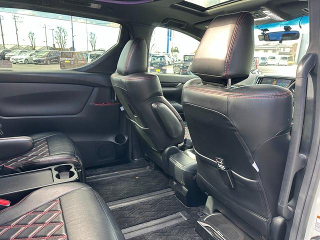 ヴェルファイア ２．５Ｚ　Ａエディション　ゴールデンアイズ　サンルーフ　後席モニター　純正１０型ナビ　社外エアサス　社外エアロ　バックカメラ　フルセグＴＶ　両側電動スライドドア　電動リアゲート　１００Ｖ電源　クルコン　シートカバー　ＬＥＤヘッドライト（23枚目）