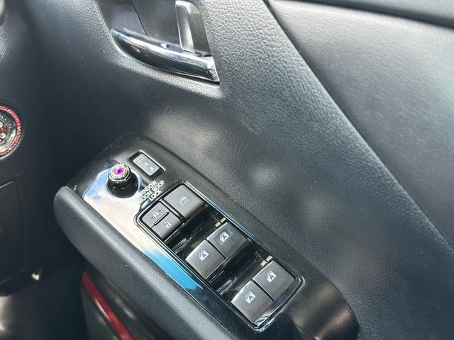 ヴェルファイア ２．５Ｚ　Ａエディション　ゴールデンアイズ　サンルーフ　後席モニター　純正１０型ナビ　社外エアサス　社外エアロ　バックカメラ　フルセグＴＶ　両側電動スライドドア　電動リアゲート　１００Ｖ電源　クルコン　シートカバー　ＬＥＤヘッドライト（32枚目）