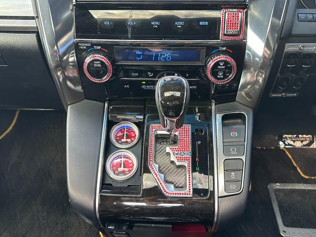 ヴェルファイア ２．５Ｚ　Ａエディション　ゴールデンアイズ　サンルーフ　後席モニター　純正１０型ナビ　社外エアサス　社外エアロ　バックカメラ　フルセグＴＶ　両側電動スライドドア　電動リアゲート　１００Ｖ電源　クルコン　シートカバー　ＬＥＤヘッドライト（33枚目）