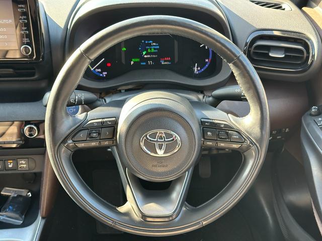 ヤリスクロス ハイブリッドＺ　４ＷＤ　アダプティブクルーズコントロール　純正オーディオ　Ｂｌｕｅｔｏｏｔｈ　アラウンドビューモニター　クリアランスソナー　ブラインドスポット　衝突被害軽減ブレーキ　レーンアシスト　ＥＴＣ（3枚目）