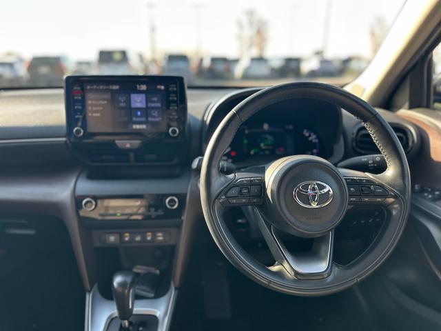 ヤリスクロス ハイブリッドＺ　４ＷＤ　アダプティブクルーズコントロール　純正オーディオ　Ｂｌｕｅｔｏｏｔｈ　アラウンドビューモニター　クリアランスソナー　ブラインドスポット　衝突被害軽減ブレーキ　レーンアシスト　ＥＴＣ（32枚目）